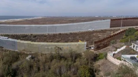 Gobierno de Trump promete concluir muro fronterizo con México a finales de 2027