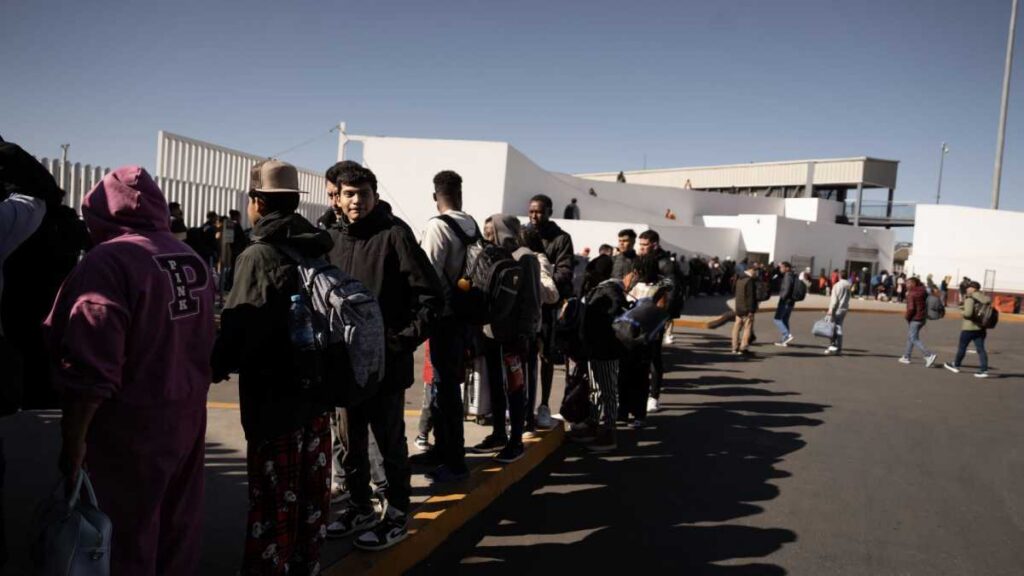 Deportaciones rápidas se amplían más allá de la frontera