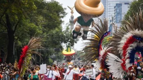 El Gran Desfile Mundialista “La pelota vuelve a casa” deslumbra en las calles de la CDMX con alebrijes, carros alegóricos y más