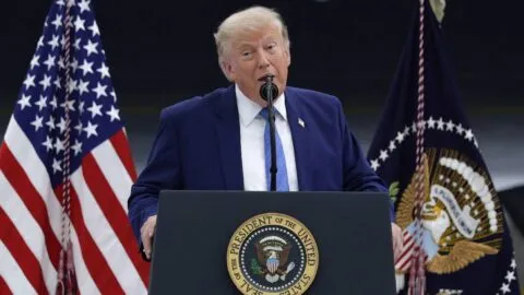 Trump lanza nueva advertencia a Irán y amenaza con cobrar peajes en estrecho de Ormuz