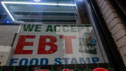 Tienes trabajo y aun así puedes recibir hasta 292 dólares al mes: así funciona SNAP en 2026; ve quiénes califican