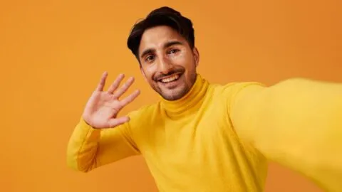 Un simple saludo o un “hola” puede mejorar tu día y el de otros, según estudio