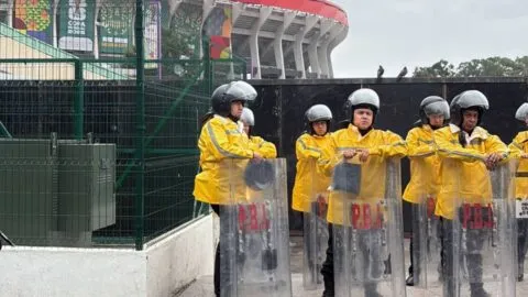 Despliegan policías antimotines en el Estadio Ciudad de México previo a la inauguración del Mundial