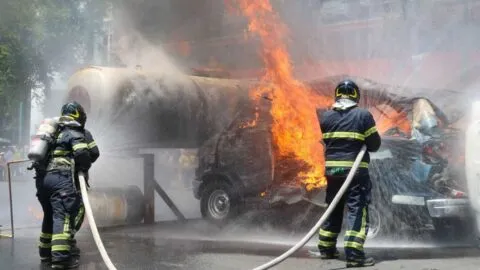 Explosión en caseta de La Venta, Tabasco, tras choque de pipa de combustible