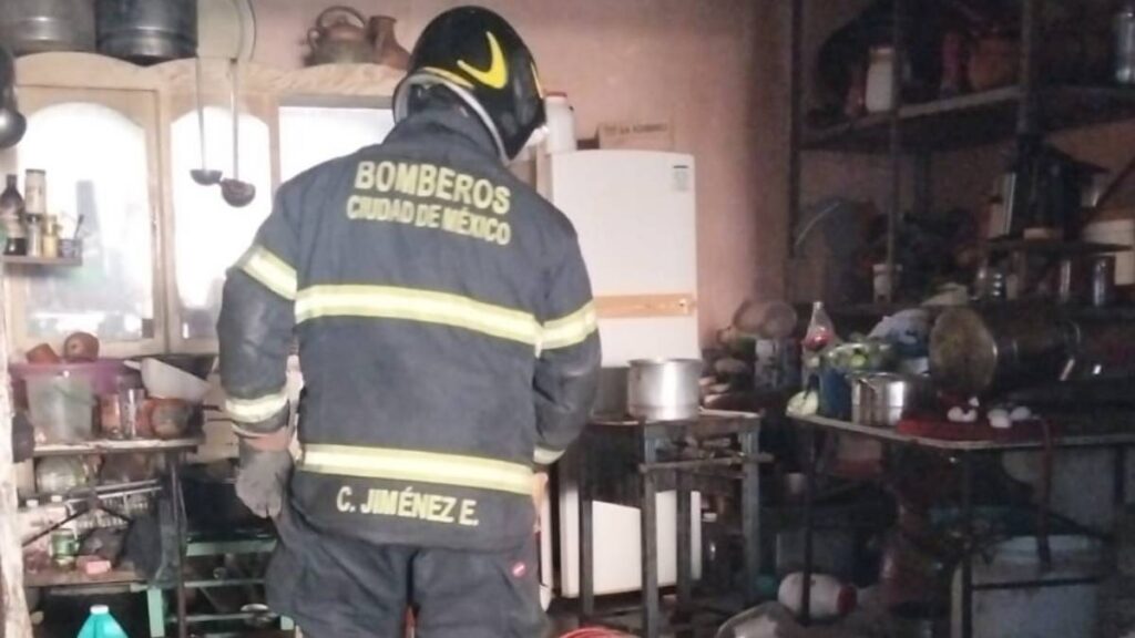 Explosión en Iztapalapa dejó dos adultos mayores heridos.