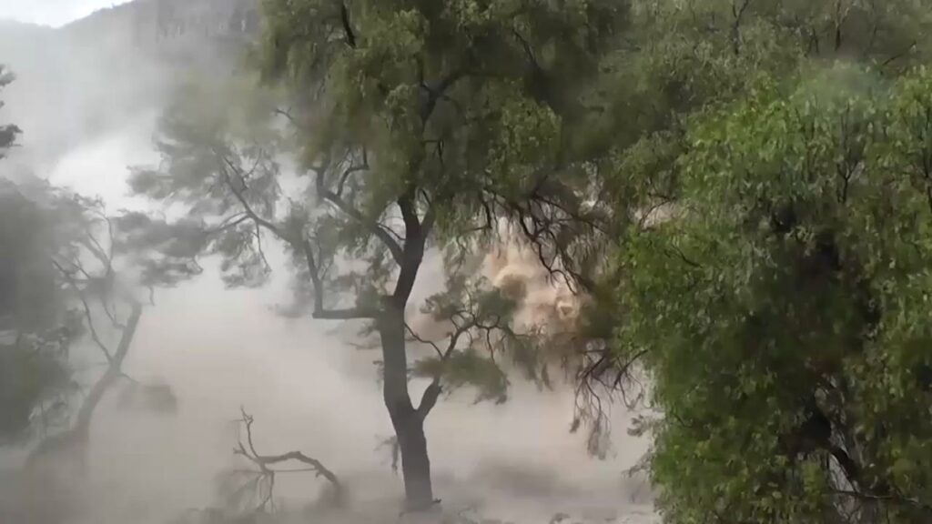 Extienden cierres temporales de complejos turísticos en la Huasteca de SLP por fuertes lluvias