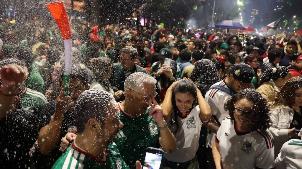festejos-por-triunfos-de-mexico-terminan-en-peleas-sobre-paseo-de-la-reforma