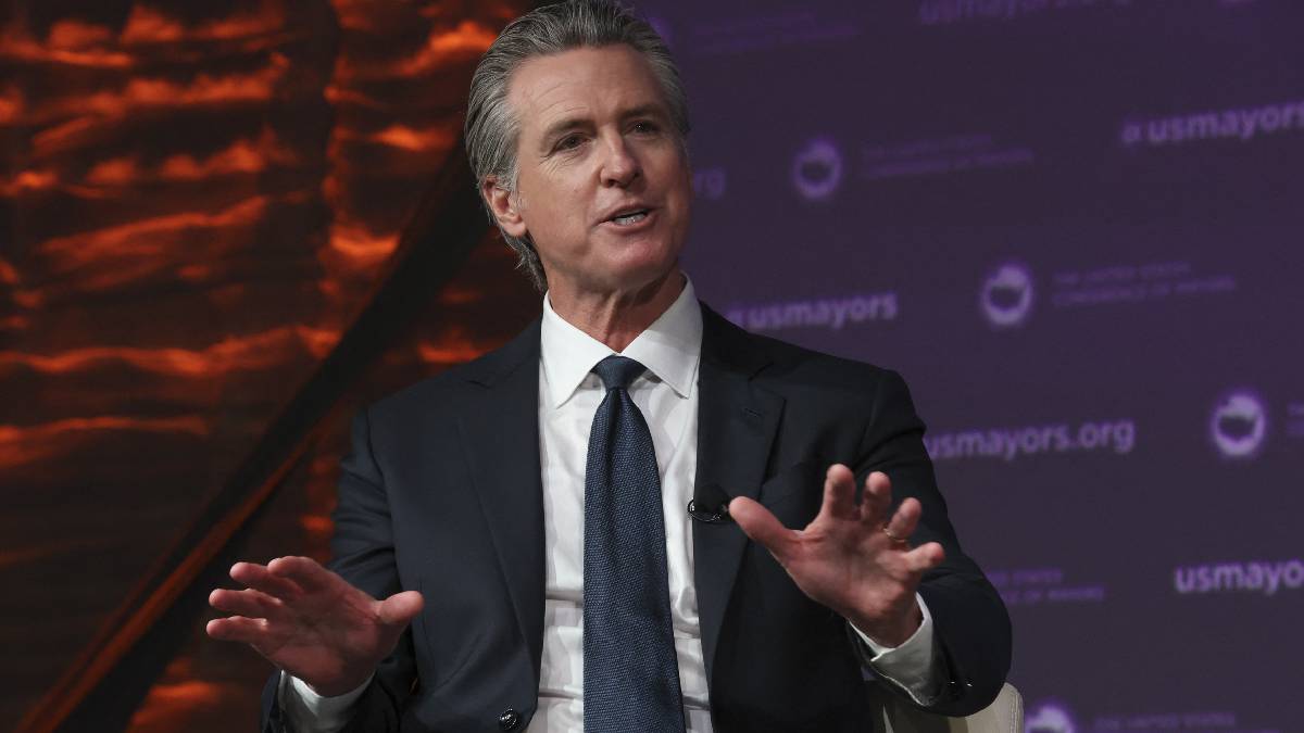 Gavin Newsom aseguró que el Departamento de Justicia investiga a él y a su esposa; acusa una persecución política.