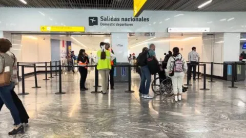 “Hasta mil 500 cobran por trabajar”: revelan presunta extorsión en el Aeropuerto de Guadalajara
