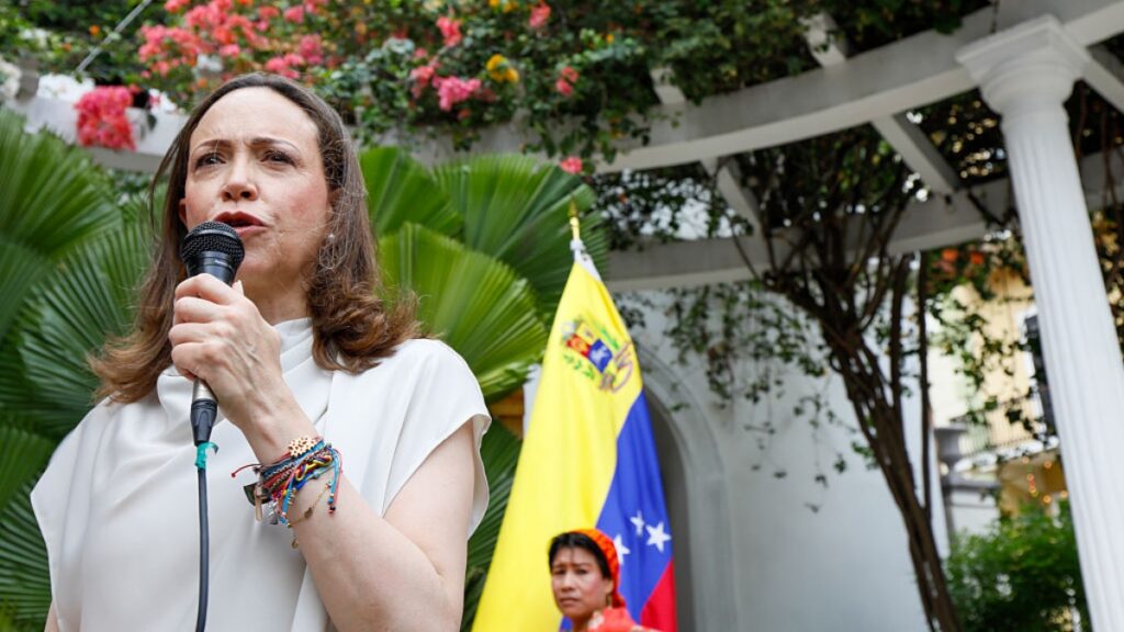 Gobierno cerró espacio aéreo para impedir mi regreso a Venezuela: María Corina Machado