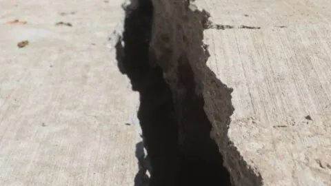 Imágenes: sorprende enorme grieta de 200 metros en Arteaga, Coahuila