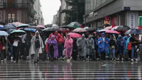 Lluvias y fuertes rachas de viento continúan en CDMX este lunes 8 de junio