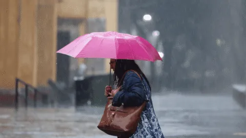 CDMX inicia junio con lluvias y posible caída de granizo para este lunes, prevé Metereológico
