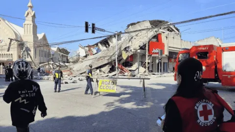 Terremoto en Filipinas deja al menos 15 muertos y más de 100 heridos; cifras podrían aumentar tras labores de rescate