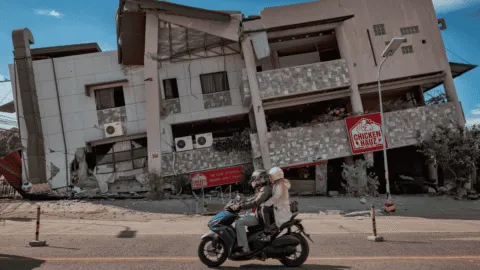 Sube a 55 la cifra de muertos por terremoto de 7.8 en Filipinas; hay más de mil heridos