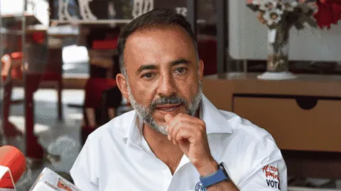Alcalde de Metepec, Fernando Flores, se disculpa tras irrumpir con hombres armados en un club