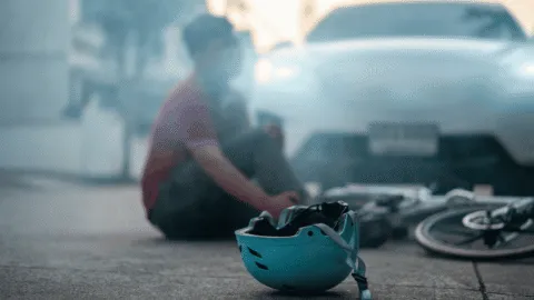 Video: en CDMX, automovilista agrede a ciclista y lo deja tirado tras serie de patadas