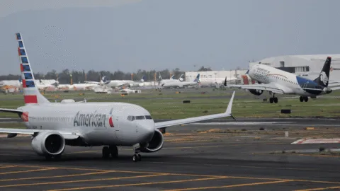 Colisión es evitada en el AICM; AFAC investiga incidente entre dos aviones que coincidieron en una pista