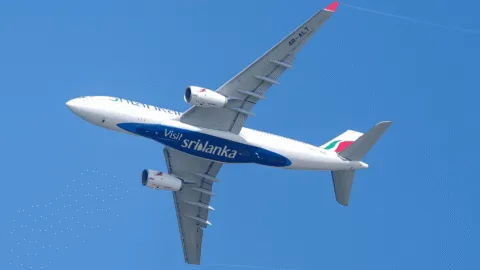 Rayo impacta avión rumbo a Australia y obliga aterrizaje de emergencia