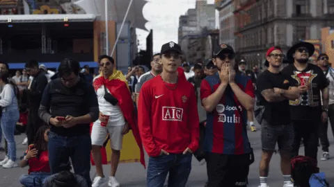 Fan Fest del Zócalo mantiene orden; revisan mochilas para ingresar