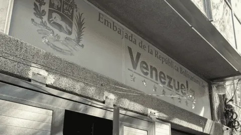 Activan centro de acopio en Embajada de Venezuela en México; estos son los artículos que reciben