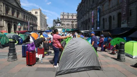 CNTE mantiene plantón en CDMX para este lunes, mientras evalúan propuesta federal