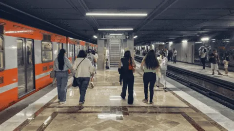 Línea 2 del Metro CDMX continúa con cierres de estaciones para este lunes: cuáles son
