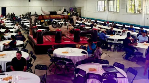 Alcalde de El Naranjo realiza festejo del Día del Padre sin las anunciadas “chicas buena onda”