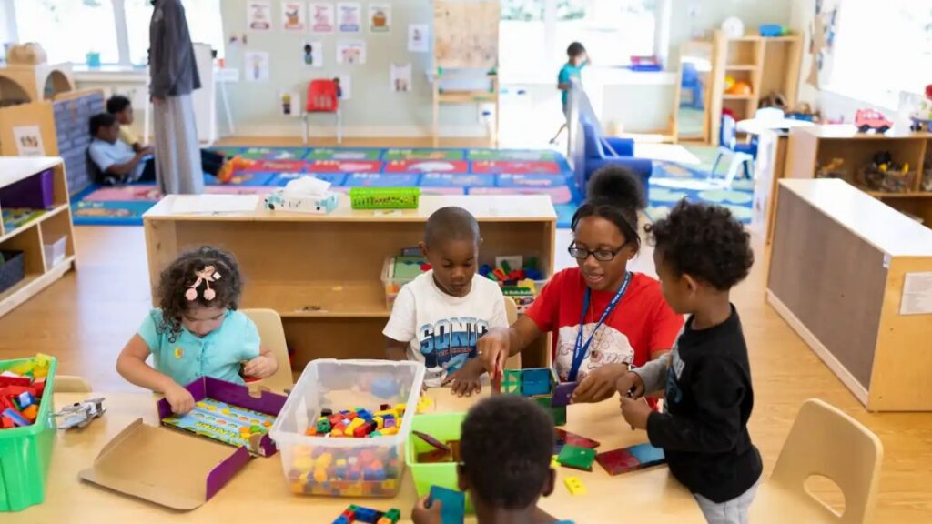 En Estados Unidos, todos los niños tienen derecho a la educación pública sin importar su estatus migratorio.