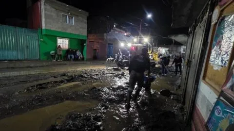 Desbordamiento de barranca inunda viviendas y deja decenas de familias afectadas en Chalchicomula de Sesma, Puebla