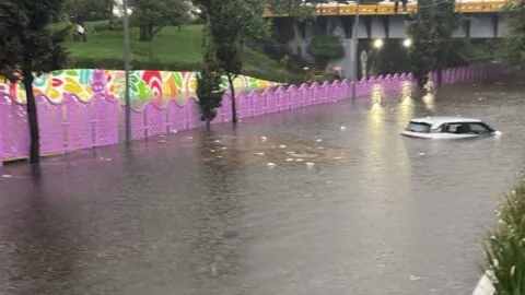 Intensas lluvias inundan avenidas y hospital en Tlalpan; activan alerta en otras alcaldías de CDMX