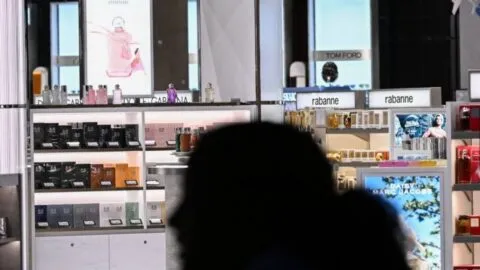 Las 7 fragancias dupe de lujo que las latinas compran en Estados Unidos por menos de 60 dólares
