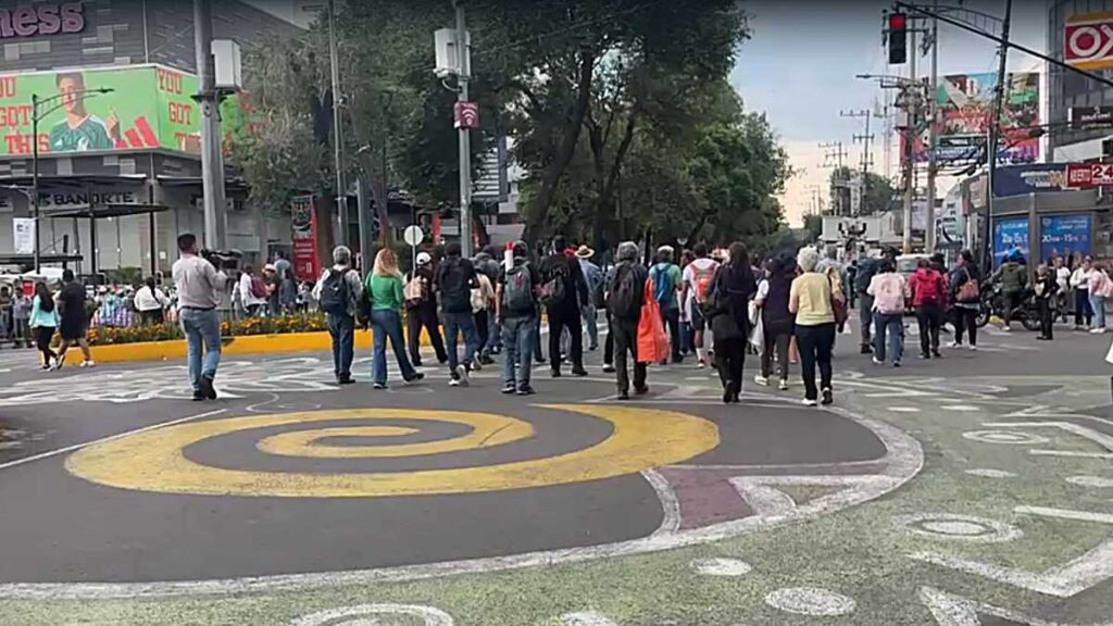 Maestros de la CNTE se retiran de avenida Acoxpa