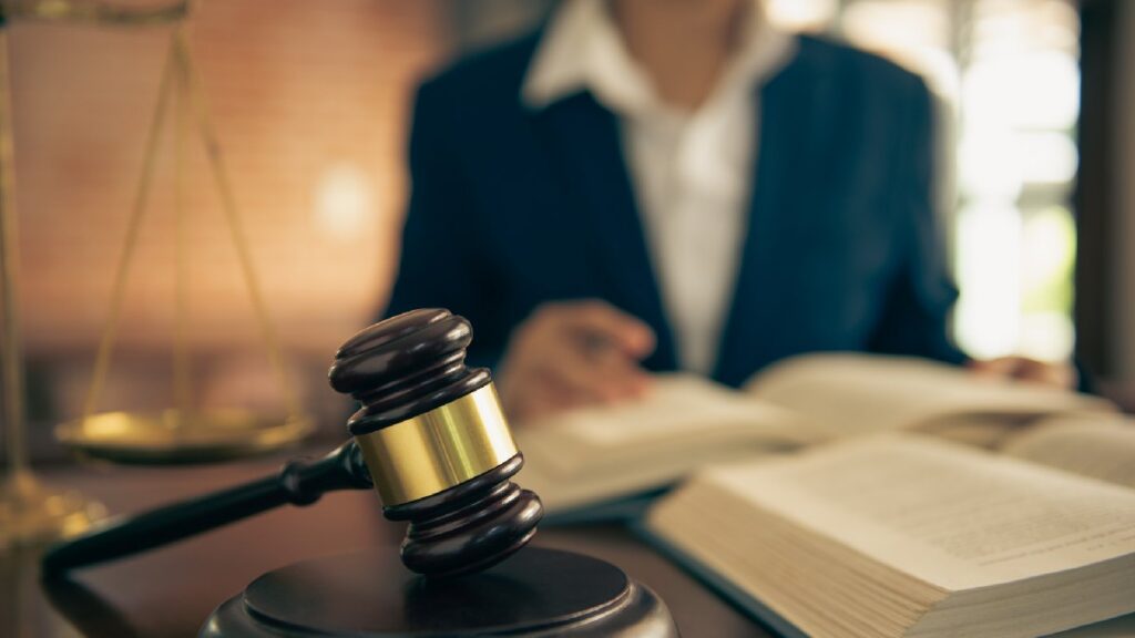 Magistrado es investigado por violencia y hostigamiento laboral