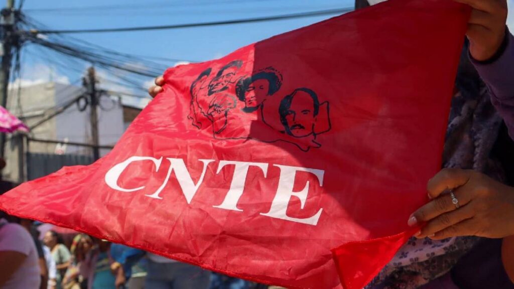 Bloqueos, enfrentamientos, daños a edificios públicos y muertos forman parte de las protestas más polémicas de la CNTE.