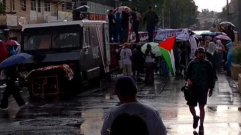 Entre protestas de la CNTE, realizan marcha a 55 años del “Halconazo”