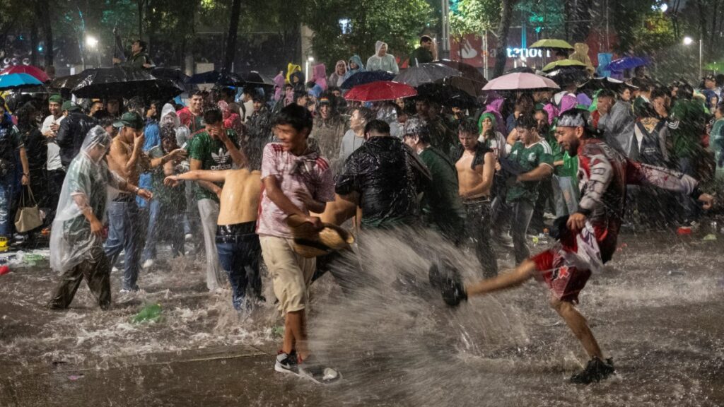 Celebración de la afición mexicana