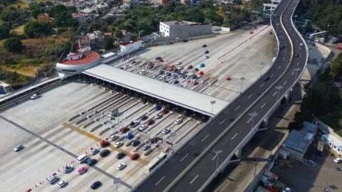 Blindan la México-Cuernavaca tras decomiso de explosivos a normalistas