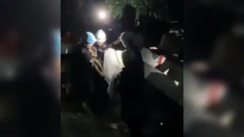 Video: rescatan a niño de 3 años en Venezuela; pasó seis días bajo los escombros