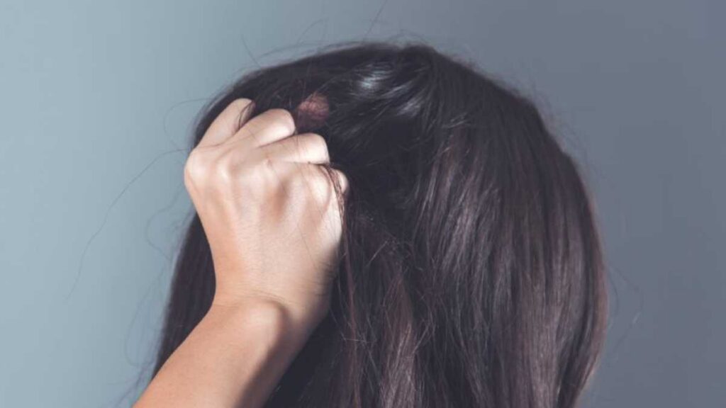 Revelan misterio de video viral "¿Quién me jalo mi cabello?"