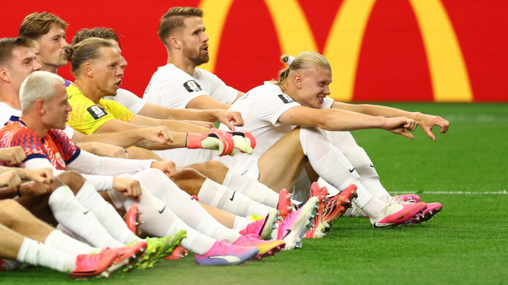 Erling Haaland y la selección de Noruega celebran el pase a octavos de final del Mundial 2026
