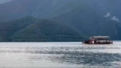Regios se olvidan de la sequía; lluvias llenan presas de Nuevo León