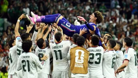 Memo Ochoa hace historia y recibe homenaje con la selección mexicana