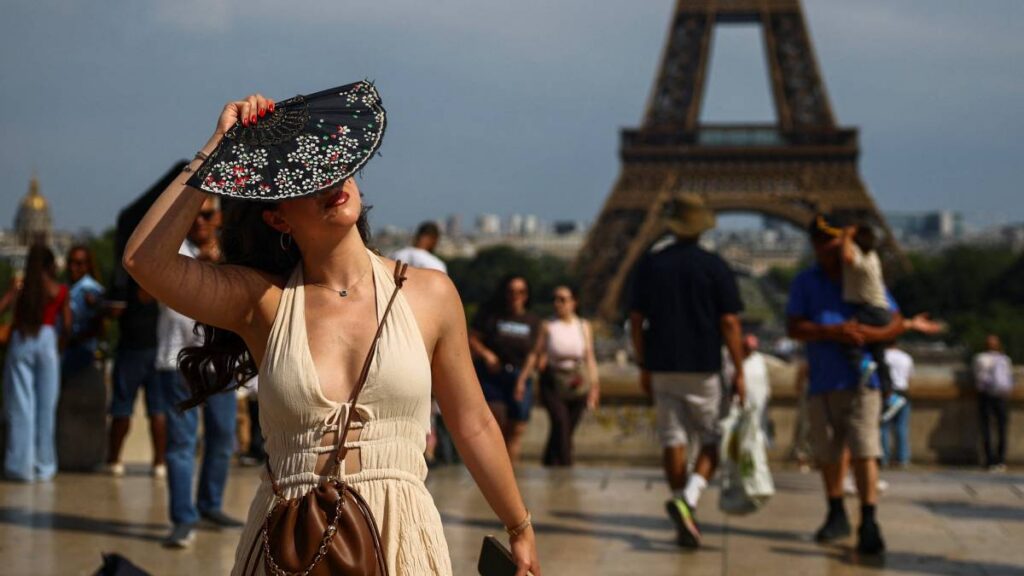Europa enfrenta calor extremo con víctimas, récords históricos y alertas en varios países.