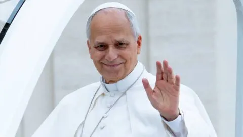 Papa León XIV posa con la playera de la Selección Mexicana y llama a la unidad rumbo al Mundial 2026