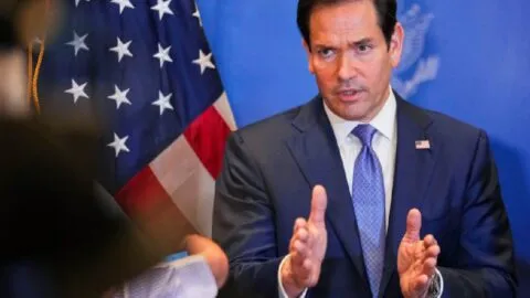 Peaje en estrecho de Ormuz dejaría mal precedente para otras vías marítimas, asegura Marco Rubio