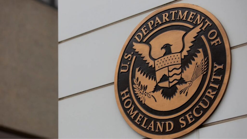 El Departamento de Seguridad Nacional (DHS) propone endurecer los permisos de trabajo para inmigrantes en Estados Unidos