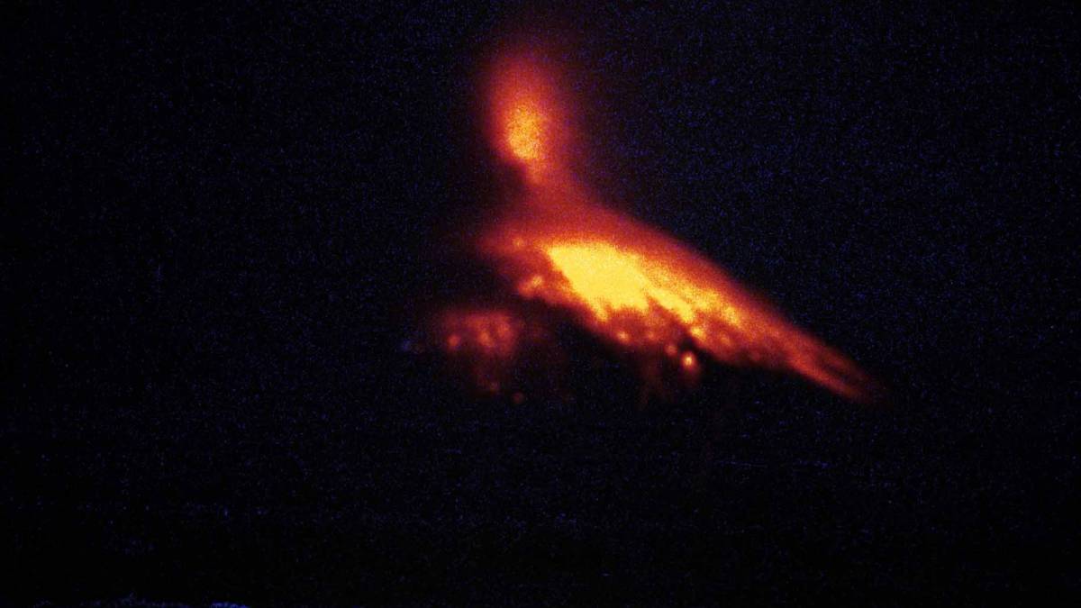 Captan espectacular resplandor rojizo en el cráter del Popocatépetl