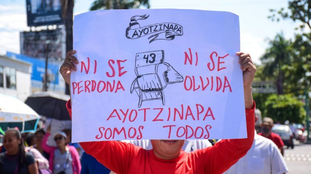 SNTE marcharon para conmemorar el octavo aniversario de los 43 normalistas. Foto: Cuartoscuro