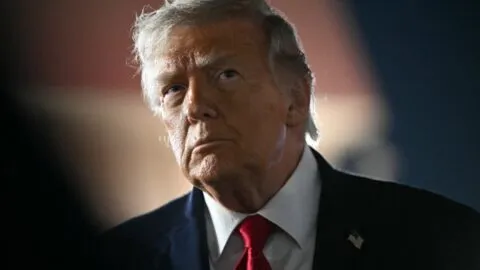 Trump amenaza a Irán con nuevos ataques y advierte que tomará terminales petroleras
